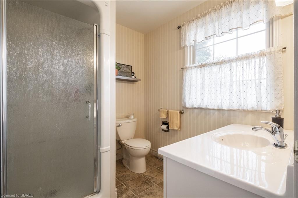 4 DOUGLAS Avenue, Simcoe, Ontario, Canada