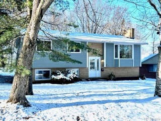 134 Pembroke Crescent, Fredericton New Brunswick, Canada