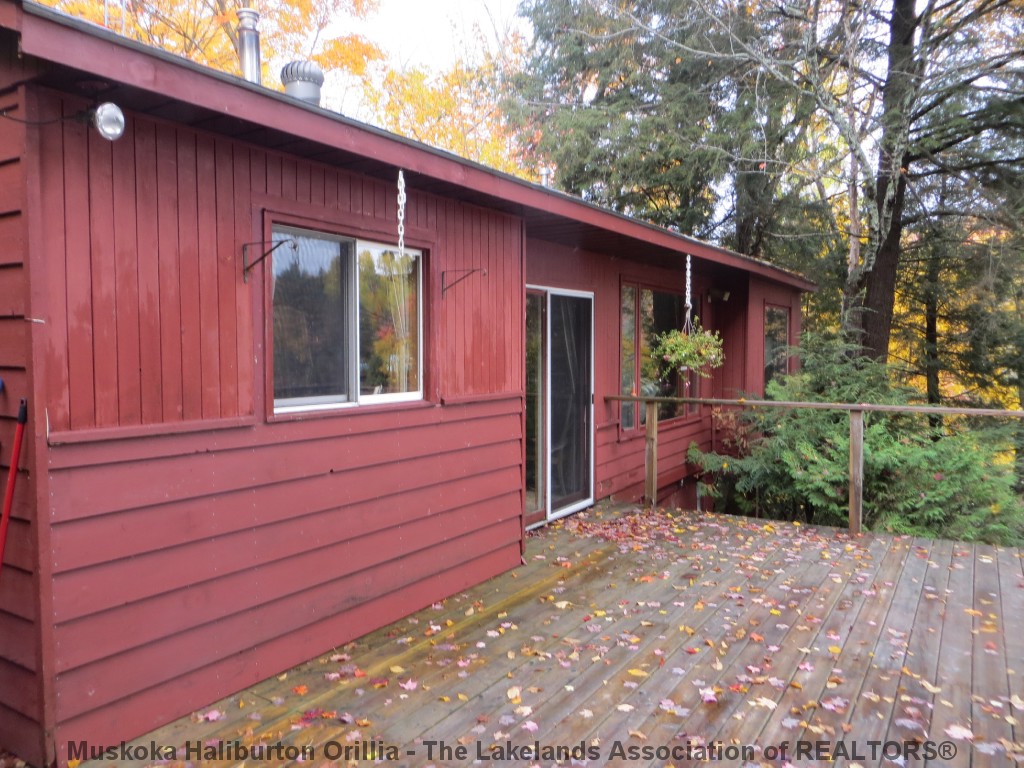1043 AUTUMN LANE, Haliburton, Ontario, Canada