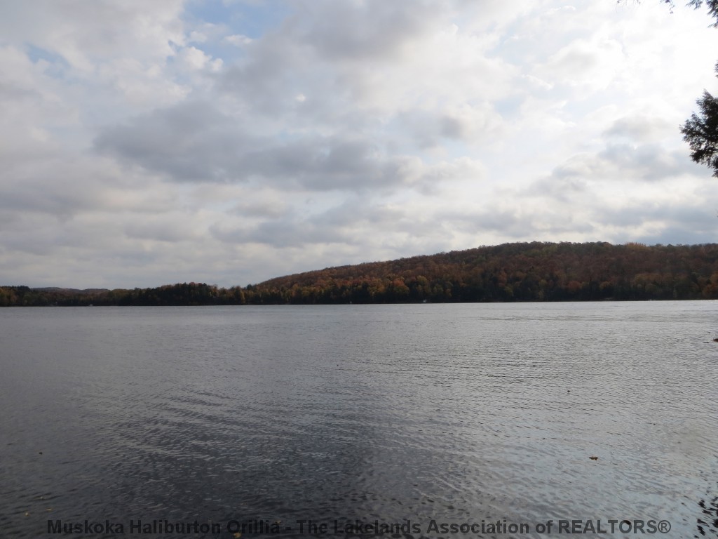 1043 AUTUMN LANE, Haliburton, Ontario, Canada