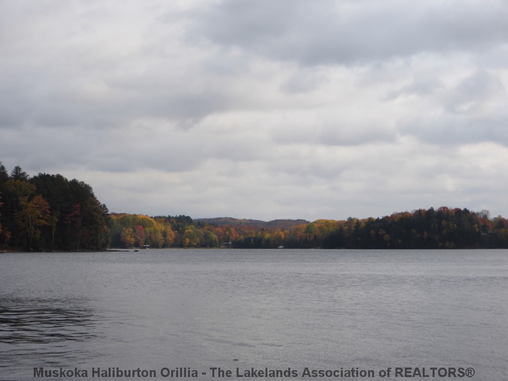 1043 AUTUMN LANE, Haliburton, Ontario, Canada