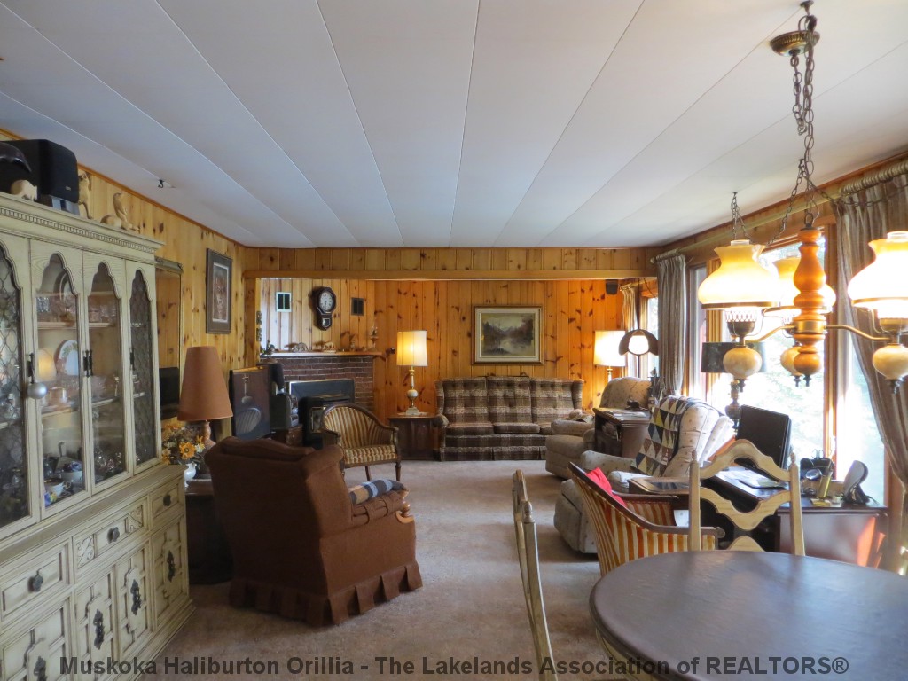 1043 AUTUMN LANE, Haliburton, Ontario, Canada