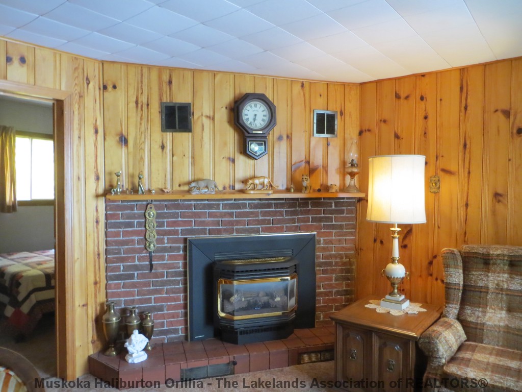 1043 AUTUMN LANE, Haliburton, Ontario, Canada