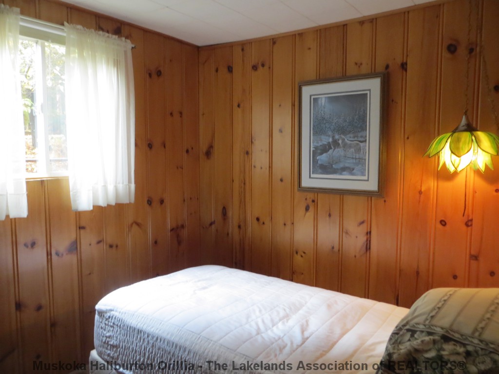 1043 AUTUMN LANE, Haliburton, Ontario, Canada