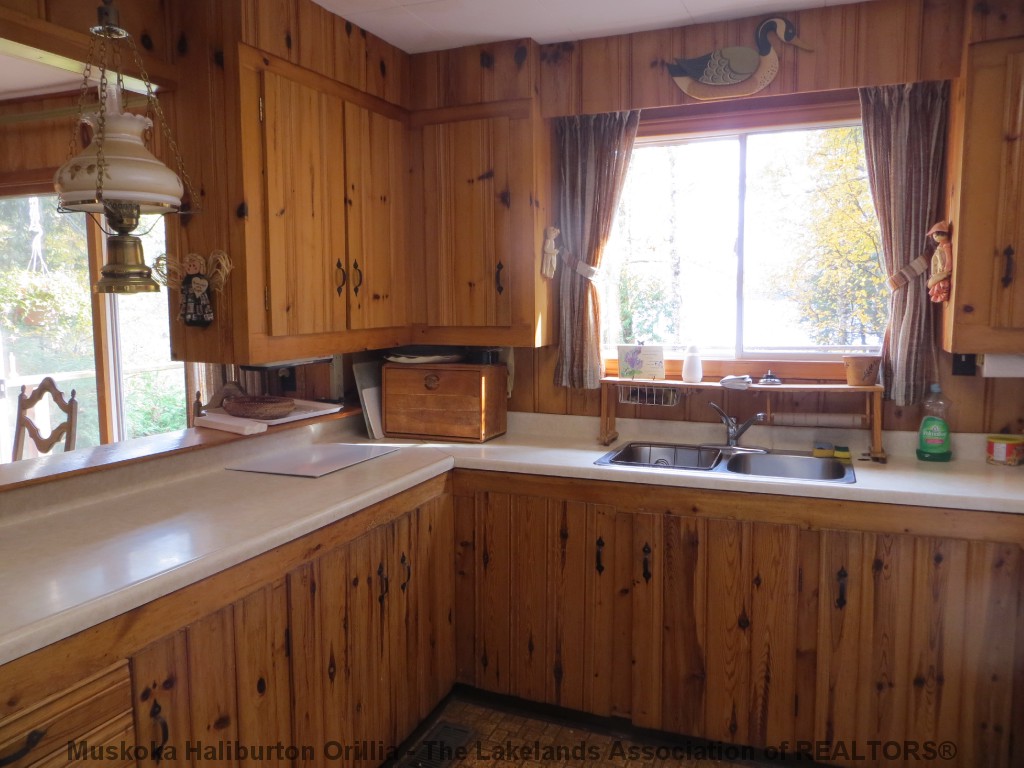 1043 AUTUMN LANE, Haliburton, Ontario, Canada