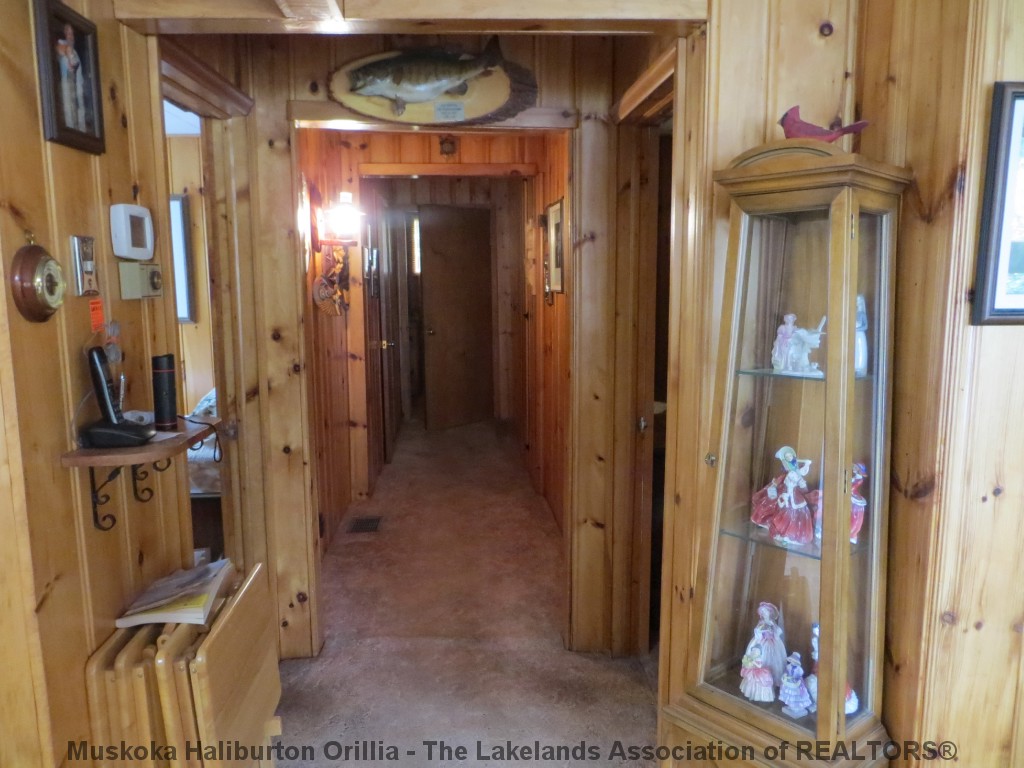 1043 AUTUMN LANE, Haliburton, Ontario, Canada