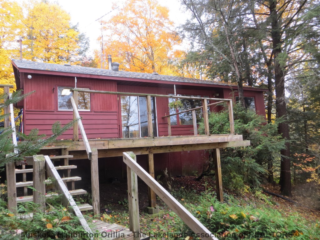1043 AUTUMN LANE, Haliburton, Ontario, Canada