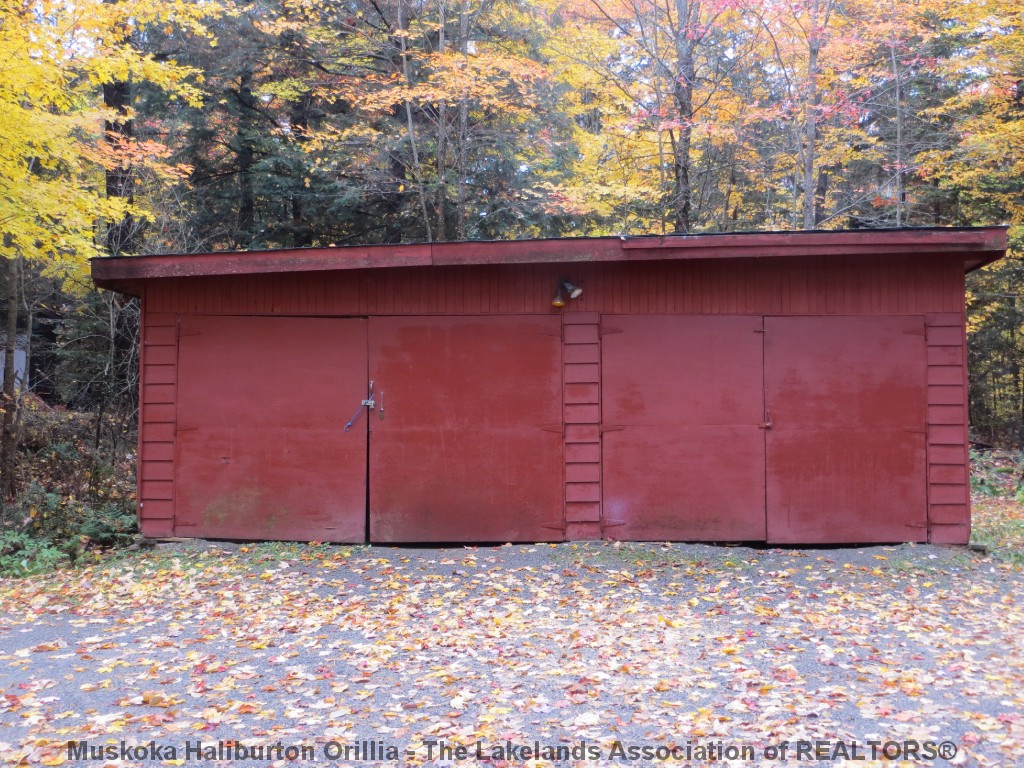 1043 AUTUMN LANE, Haliburton, Ontario, Canada