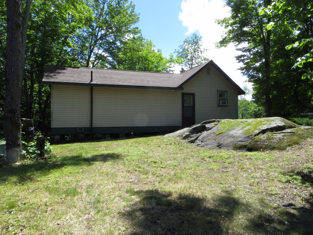 1377 DARDANELLES RD, Haliburton, Ontario, Canada