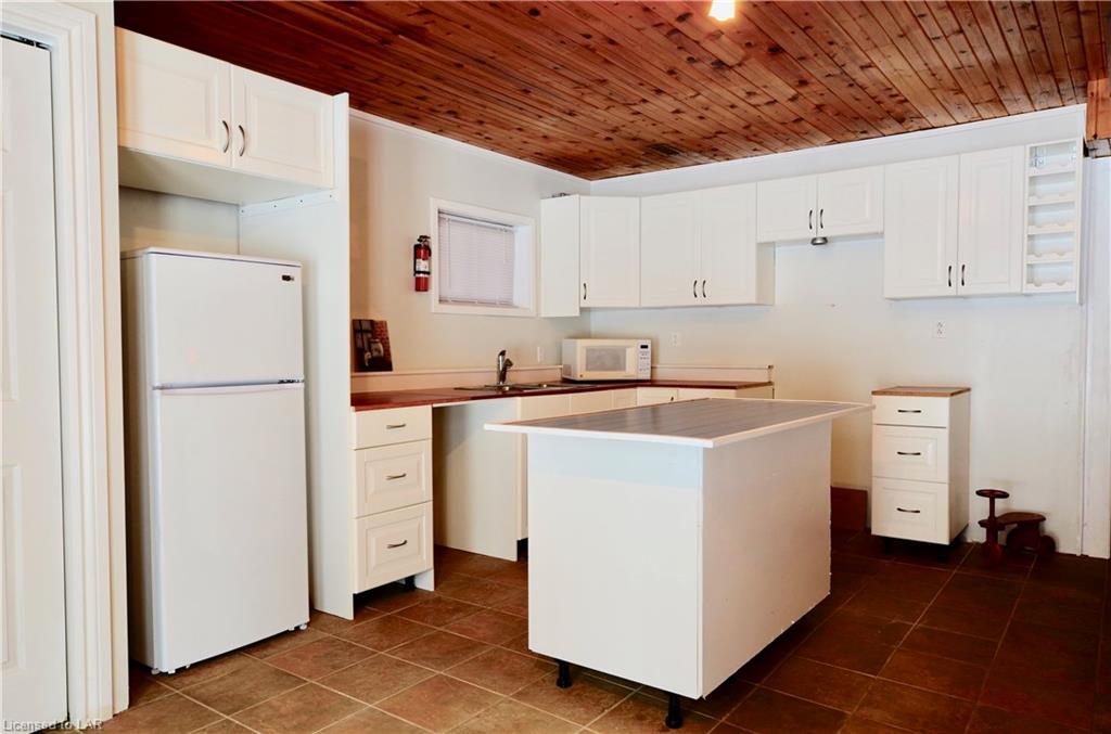 1044 WAMPUM Road, Haliburton, Ontario, Canada