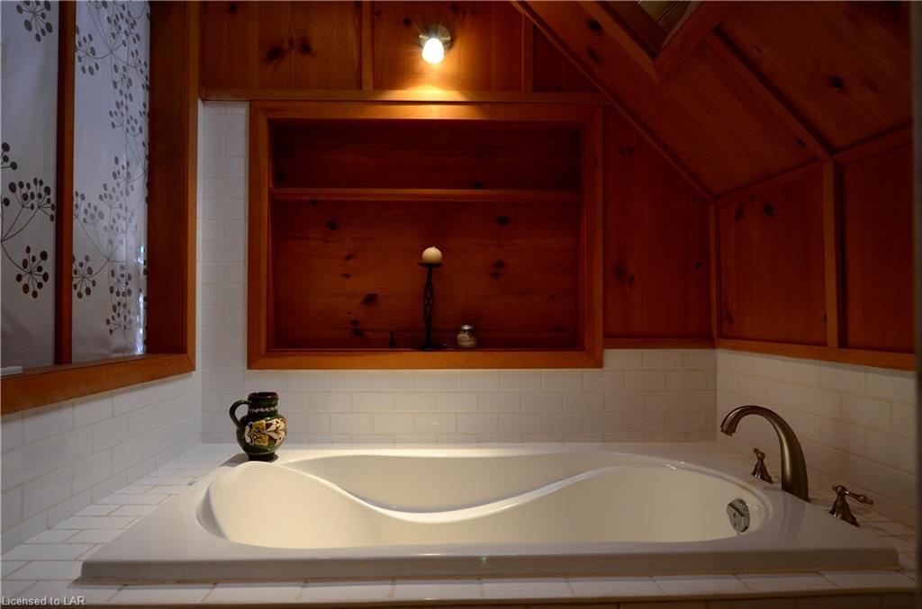 1044 WAMPUM Road, Haliburton, Ontario, Canada