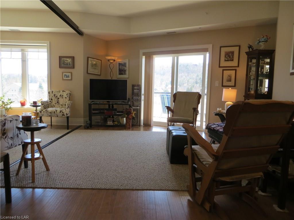 1 PARK Street Unit# 204, Haliburton, Ontario, Canada