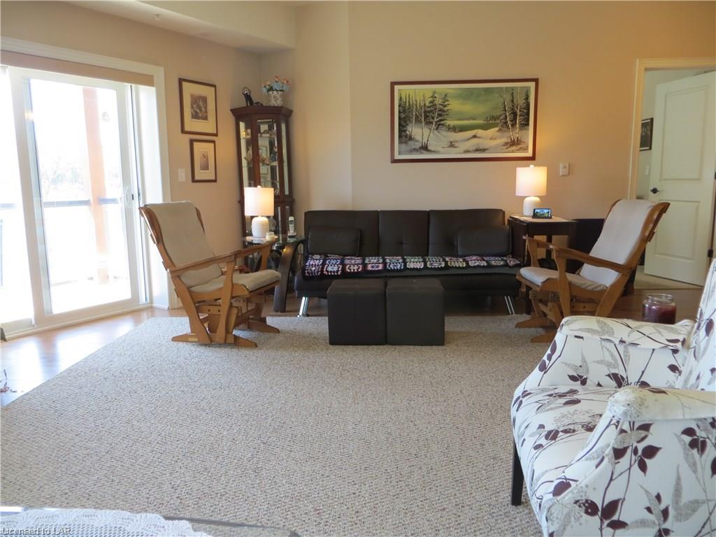1 PARK Street Unit# 204, Haliburton, Ontario, Canada