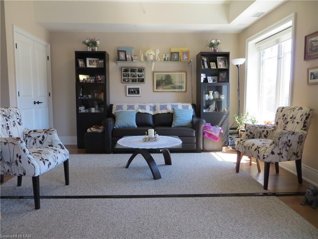 1 PARK Street Unit# 204, Haliburton, Ontario, Canada