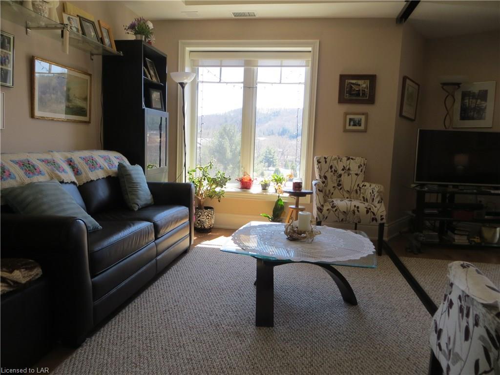 1 PARK Street Unit# 204, Haliburton, Ontario, Canada