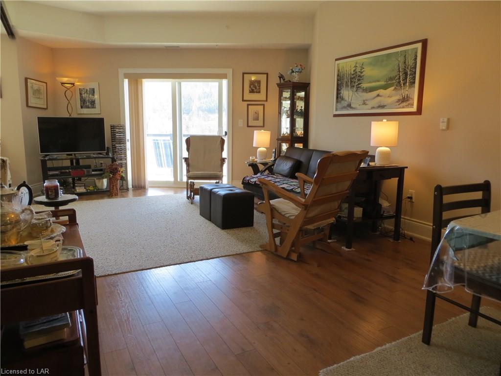 1 PARK Street Unit# 204, Haliburton, Ontario, Canada