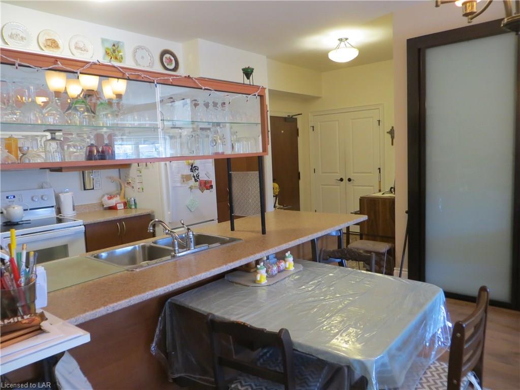 1 PARK Street Unit# 204, Haliburton, Ontario, Canada