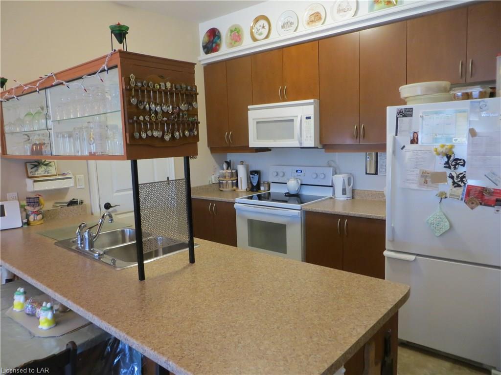 1 PARK Street Unit# 204, Haliburton, Ontario, Canada