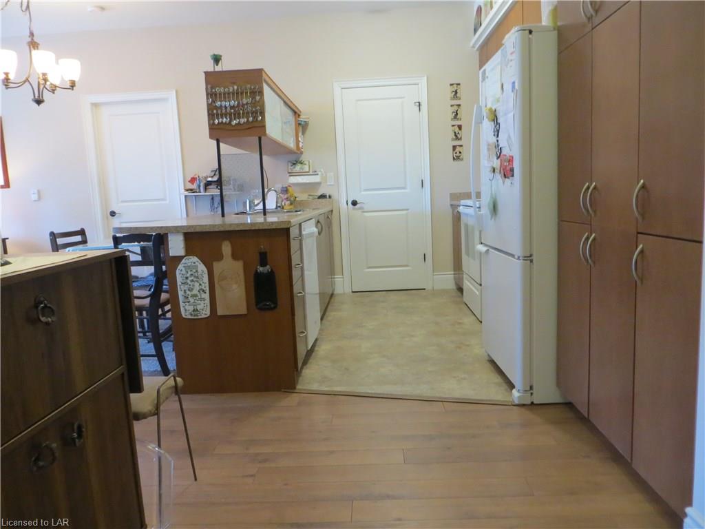 1 PARK Street Unit# 204, Haliburton, Ontario, Canada