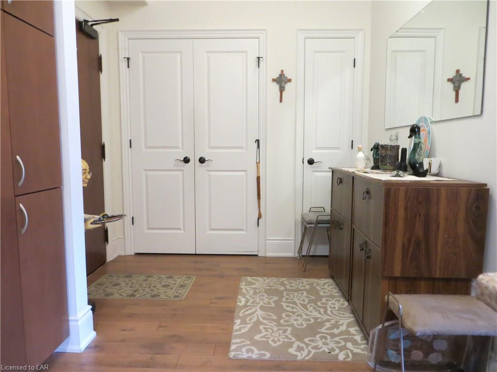 1 PARK Street Unit# 204, Haliburton, Ontario, Canada