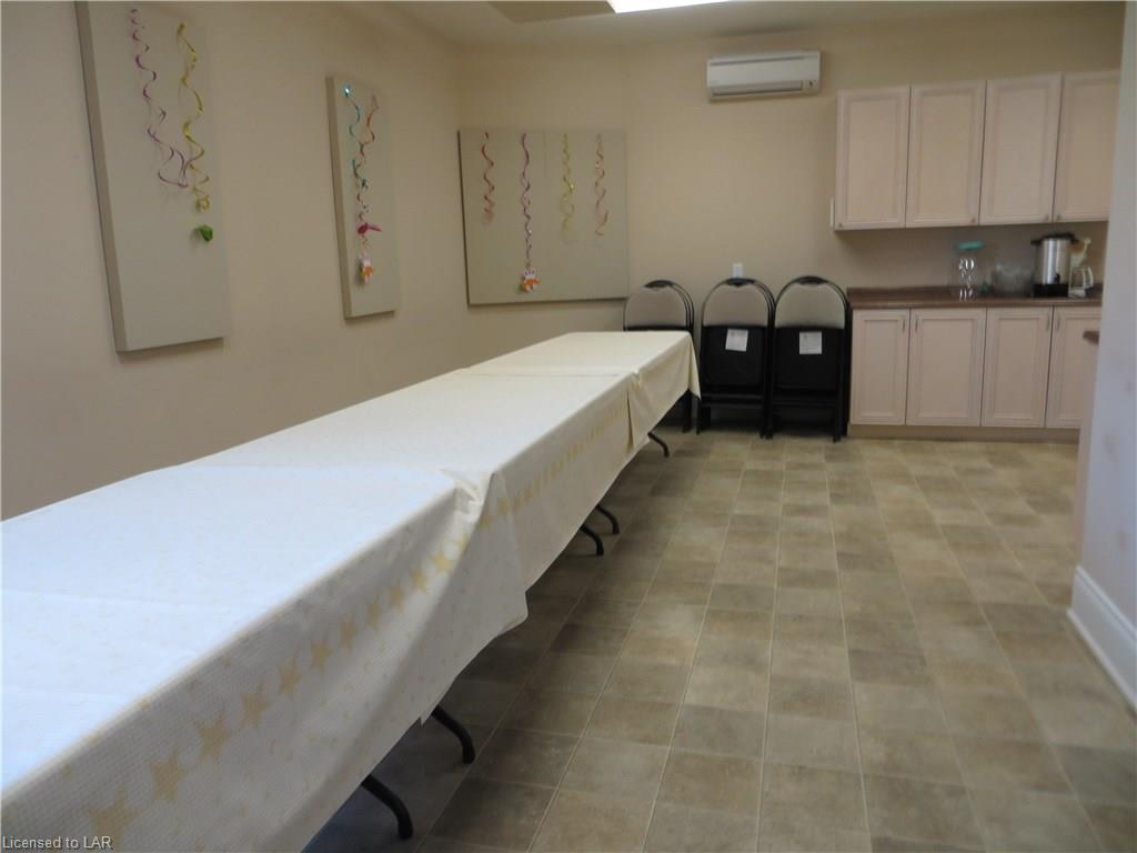 1 PARK Street Unit# 204, Haliburton, Ontario, Canada