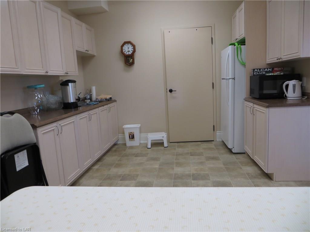 1 PARK Street Unit# 204, Haliburton, Ontario, Canada