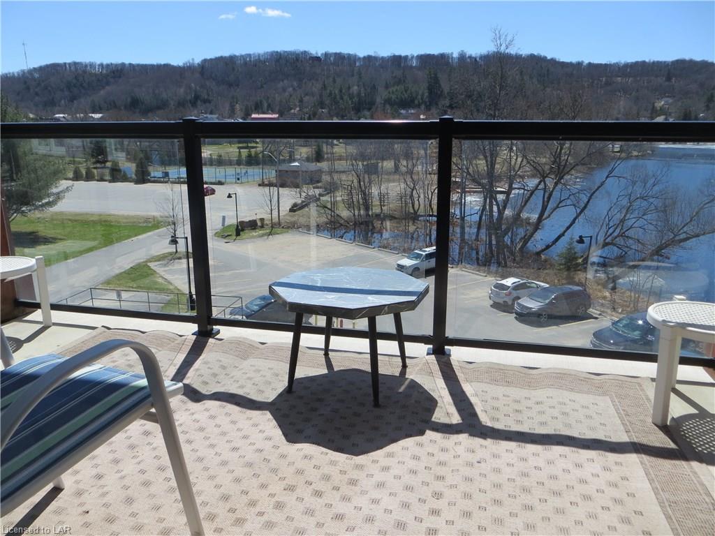 1 PARK Street Unit# 204, Haliburton, Ontario, Canada