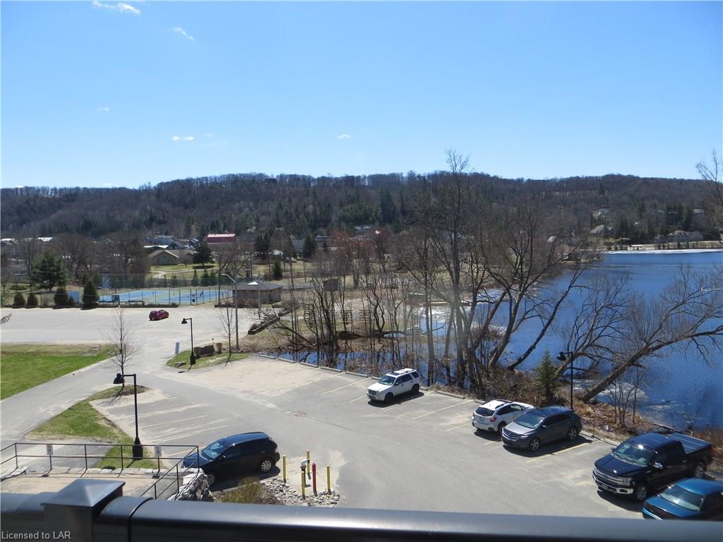 1 PARK Street Unit# 204, Haliburton, Ontario, Canada