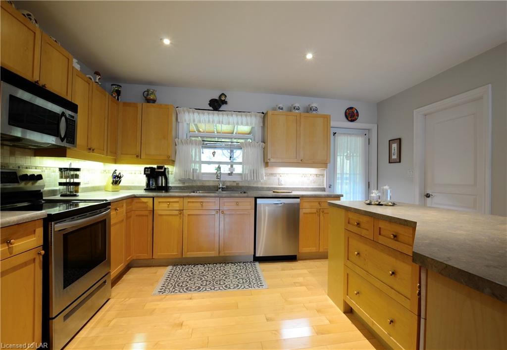 51 HALBIEM Crescent, Haliburton, Ontario, Canada