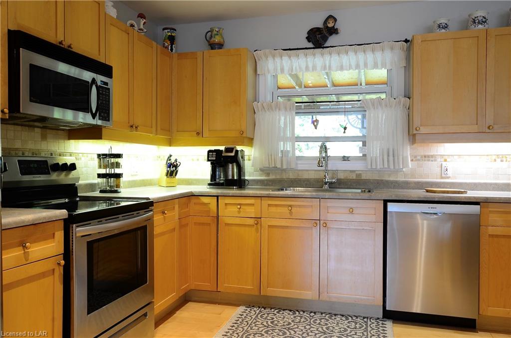 51 HALBIEM Crescent, Haliburton, Ontario, Canada