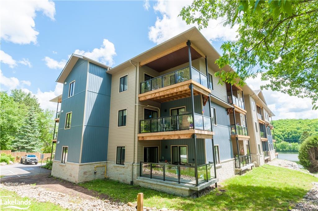 75 WALLINGS Way Unit# 301, Haliburton, Ontario, Canada