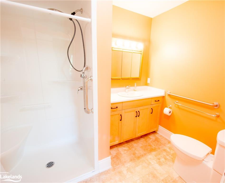 75 WALLINGS Way Unit# 301, Haliburton, Ontario, Canada
