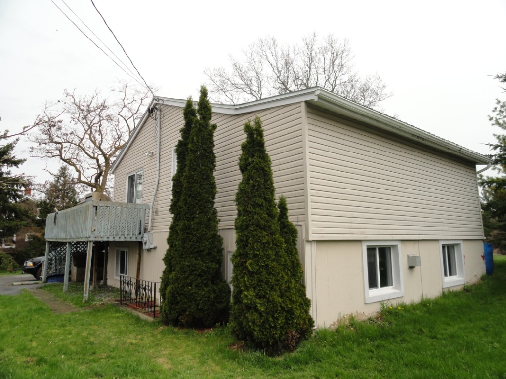 11861 LOYALIST PKWY, Hallowell, Ontario, Canada
