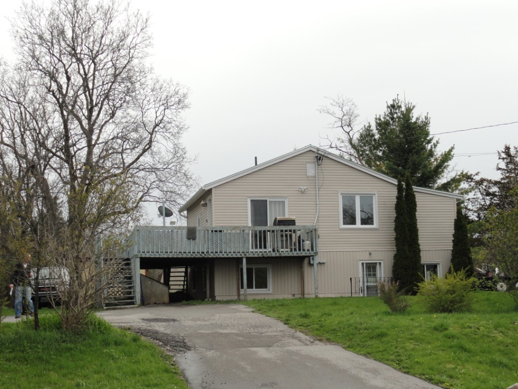 11861 LOYALIST PKWY, Hallowell, Ontario, Canada