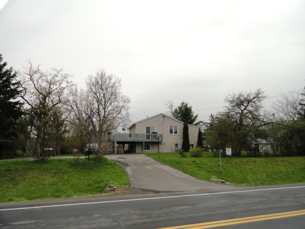 11861 LOYALIST PKWY, Hallowell, Ontario, Canada
