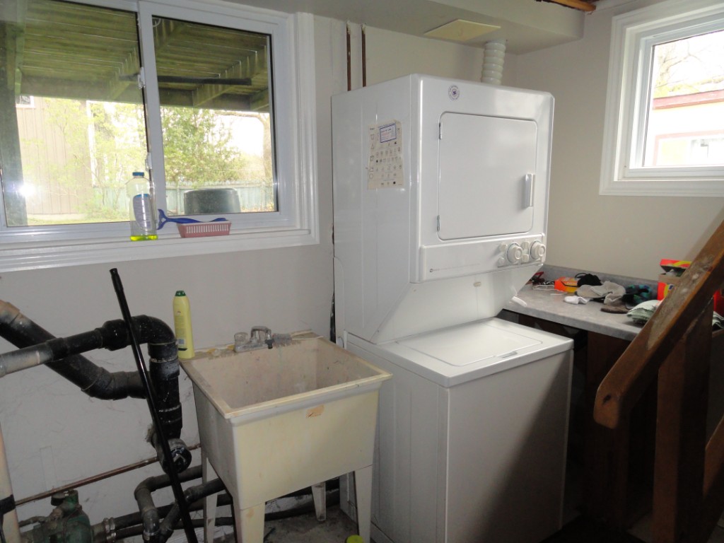 11861 LOYALIST PKWY, Hallowell, Ontario, Canada