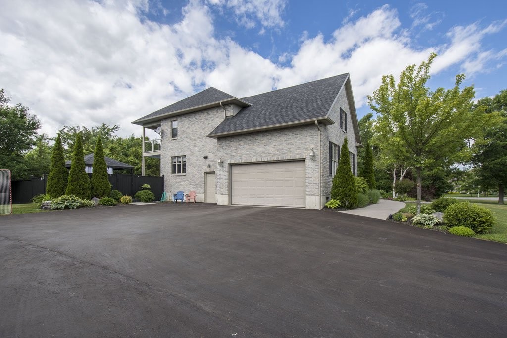 100 YUILL CRES, Ameliasburg Ward Ontario, Canada