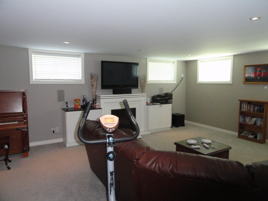 100 YUILL CRES, Ameliasburg Ward Ontario, Canada