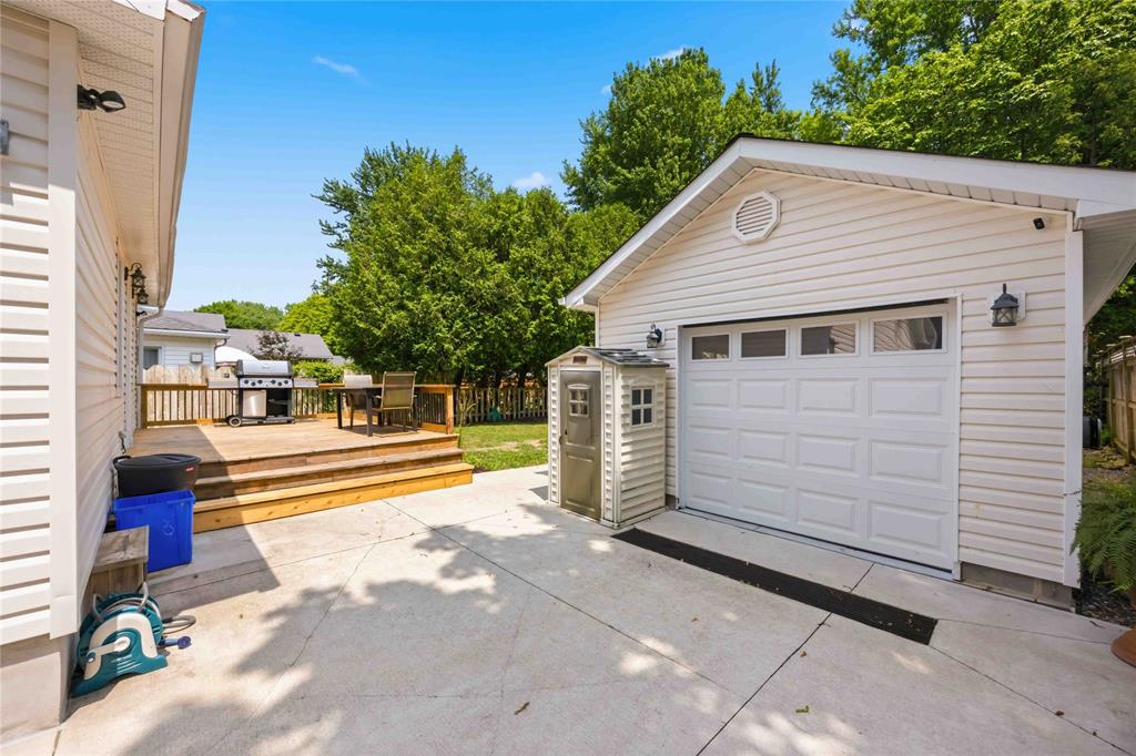 2054 GLADYS Street, Sarnia, Ontario, Canada photo 4