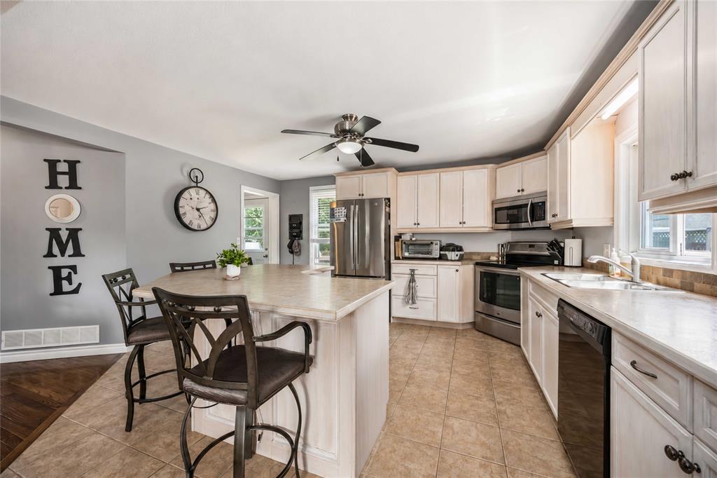 2054 GLADYS Street, Sarnia, Ontario, Canada photo 9