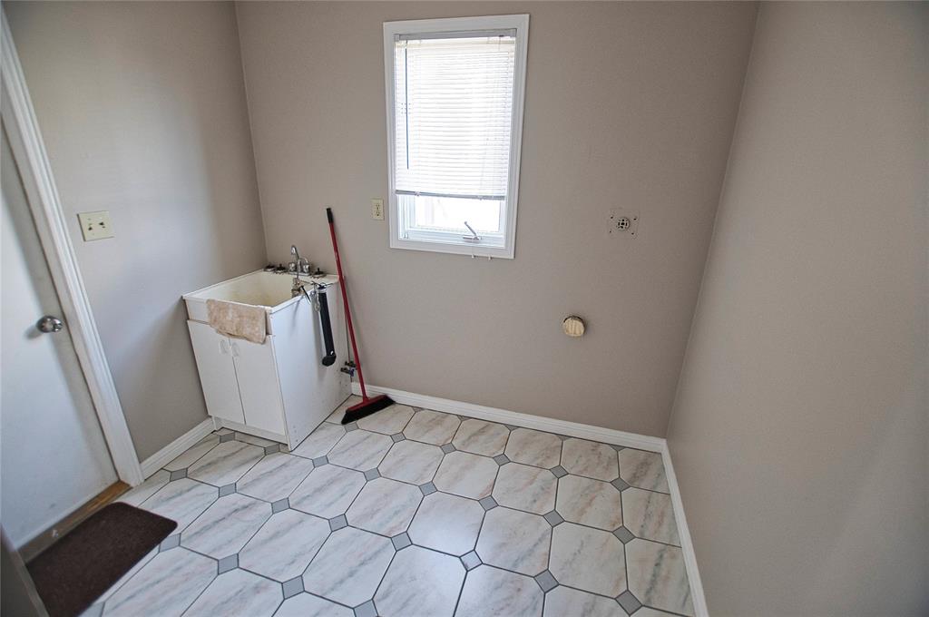 348 FANSHAWE Drive, Sarnia, Ontario, Canada