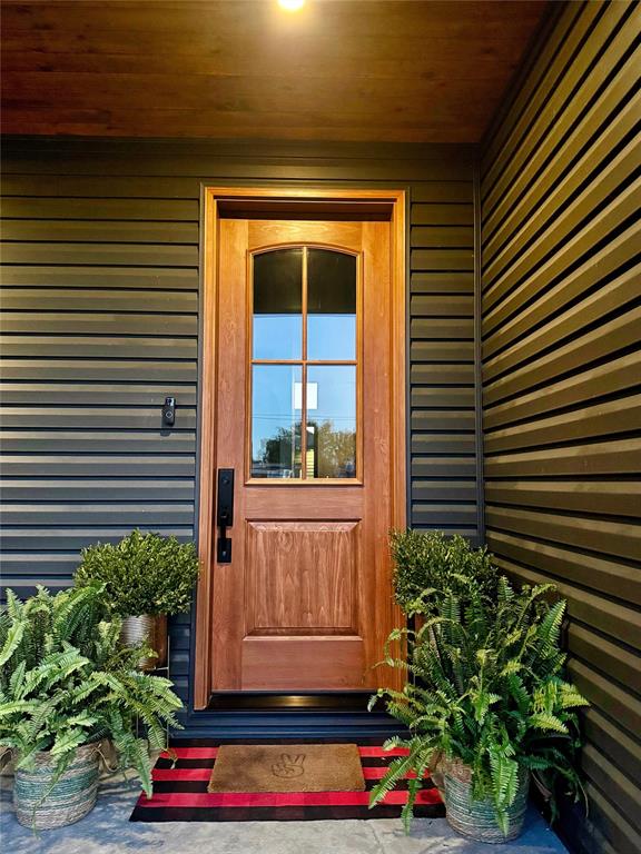 3913 Egremont Road, Plympton-Wyoming, Ontario, Canada photo 2