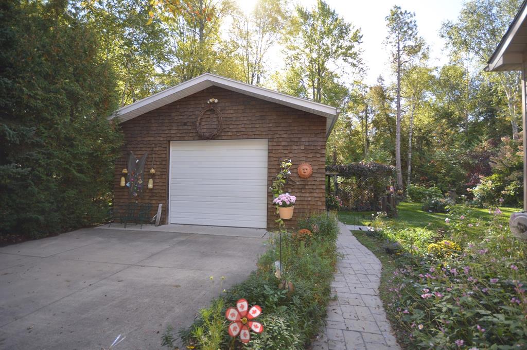 6545 PINE TRAIL Avenue, Lambton Shores Ontario, Canada