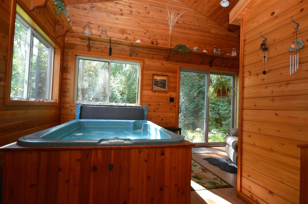 6545 PINE TRAIL Avenue, Lambton Shores Ontario, Canada