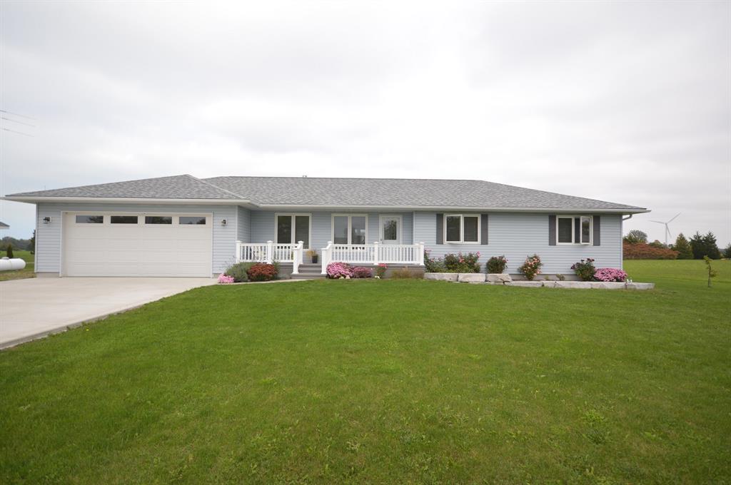 8578 VANCE Drive, Lambton Shores Ontario, Canada