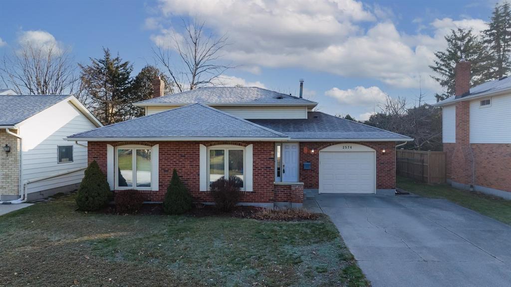 2574 KAYMAR Crescent, Sarnia, Ontario, Canada