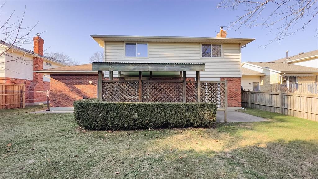 2574 KAYMAR Crescent, Sarnia, Ontario, Canada