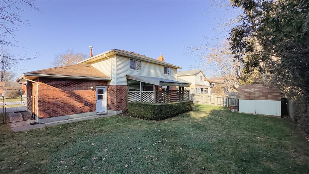 2574 KAYMAR Crescent, Sarnia, Ontario, Canada