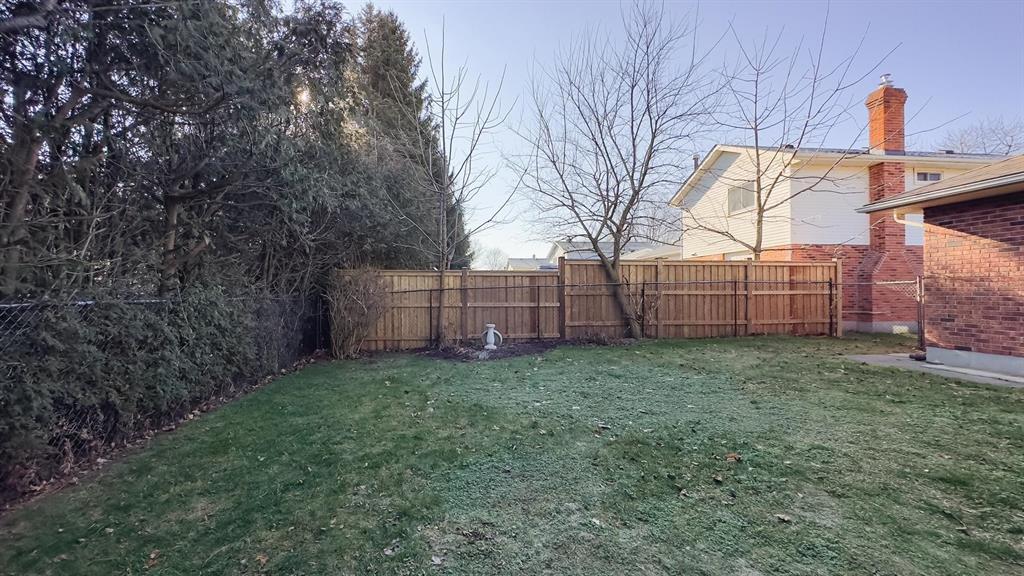 2574 KAYMAR Crescent, Sarnia, Ontario, Canada