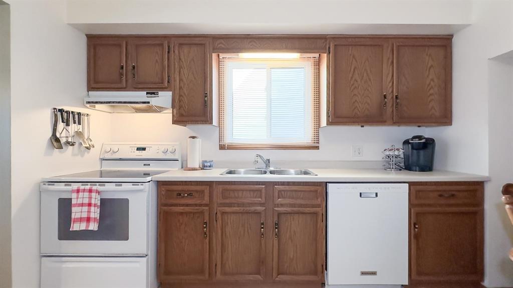 2574 KAYMAR Crescent, Sarnia, Ontario, Canada
